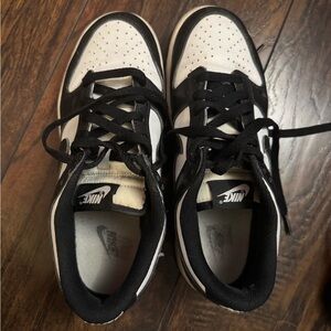 Nike Panda Low Dunks *KIDS 6.5Y =WOMENS 8*
